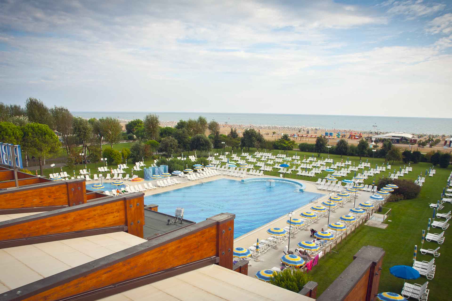 Bibione Terme piscina allaperto3