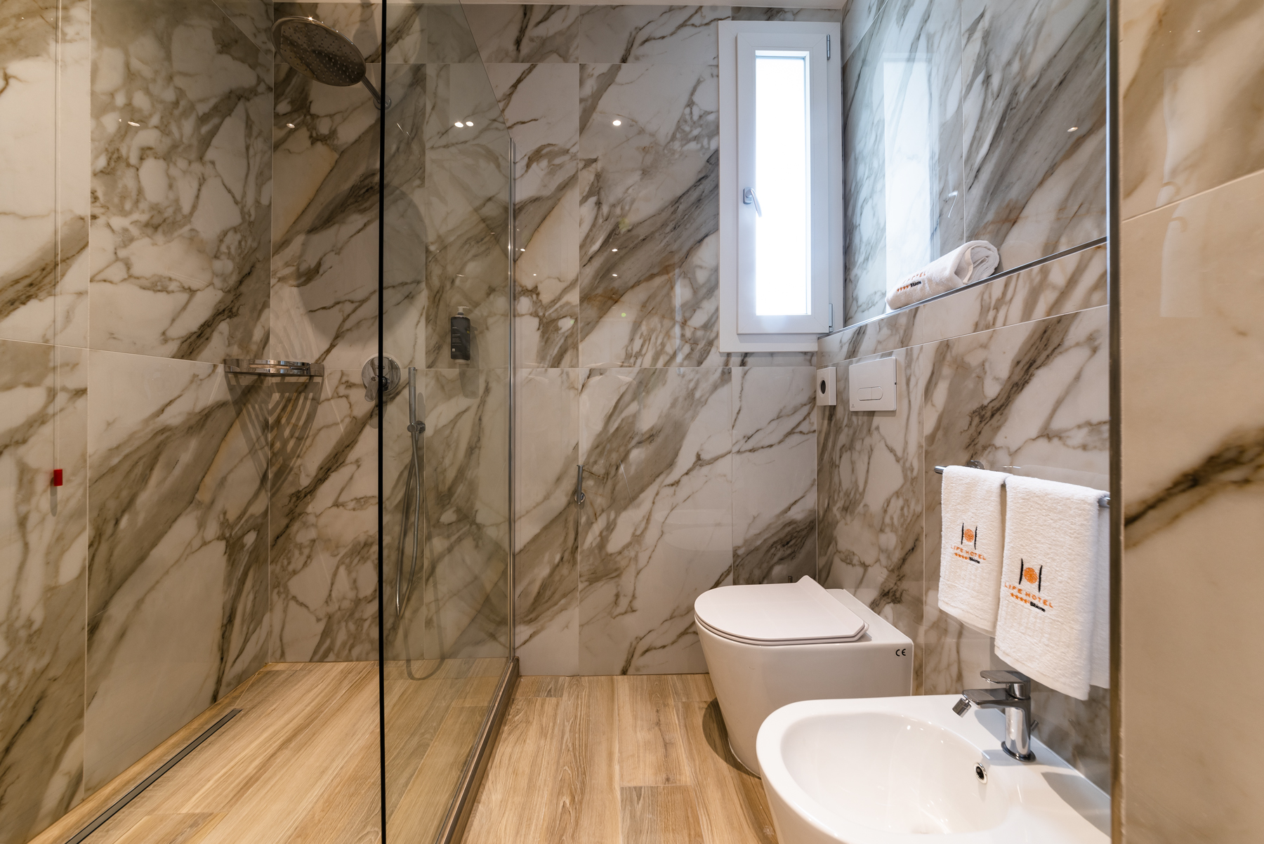 Rooms & Suites 171 JS POOL VIEW BATH 09